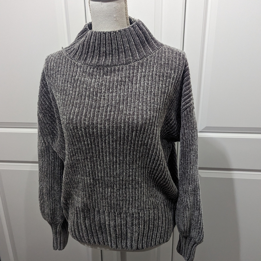 Like new! Soft and cozy chenille sweater